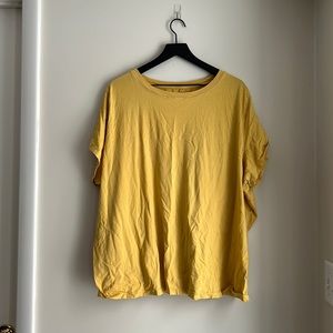 Universal Thread mustard yellow tee